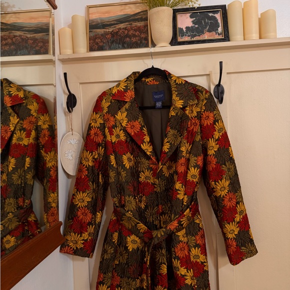 Floral Patterned Coat with Belt - Picture 12 of 12